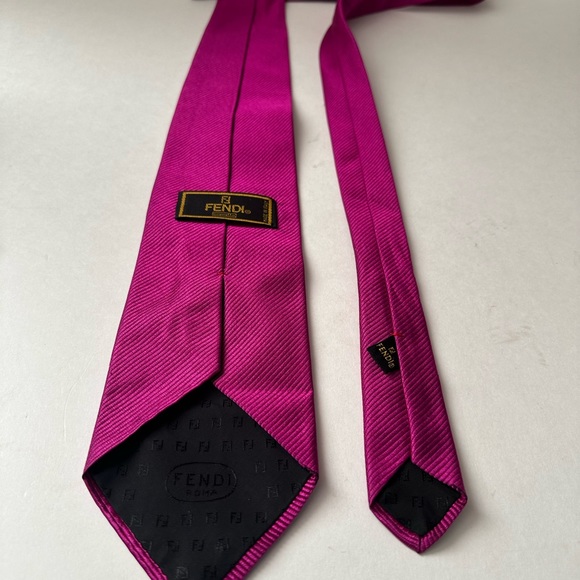 Fendi Men’s Silk Tie Made In Italy - Picture 3 of 5